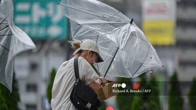 Storm Bert bring widespread flooding in Britain